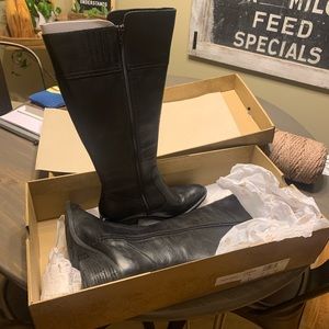 Born wide calf riding boots size 9